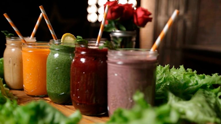 10 ingrediente sănătoase pentru a-ți îmbunătăți smoothie-ul