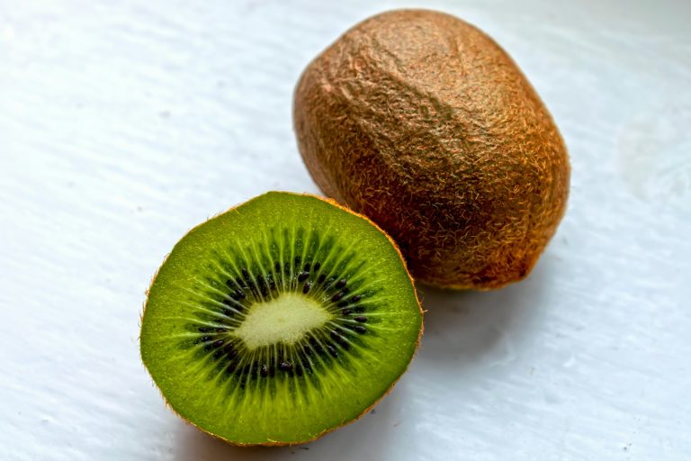 Kiwi: Unul dintre cele mai bogate fructe în vitamina C