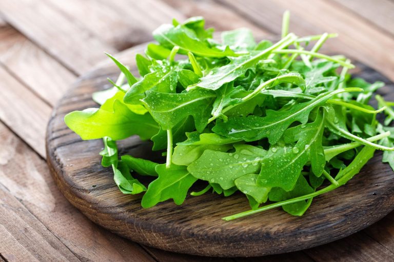 Rucola: Superalimentul verde – beneficii și efecte adverse