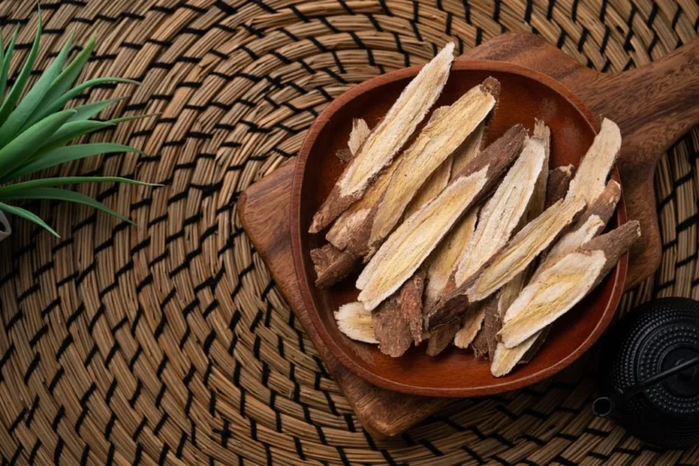Astragalus: O rădăcină străveche cu beneficii moderne uimitoare