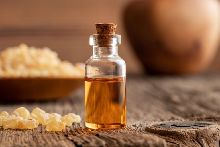 Uleiul de tămâie: Un remediu străvechi pentru sănătate, frumusețe și stare de bine