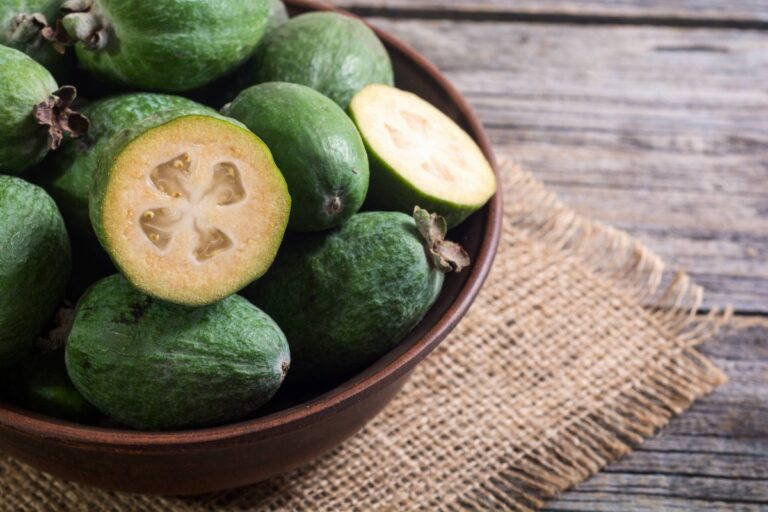 Feijoa: Fructul exotic cu o inimă de toamnă
