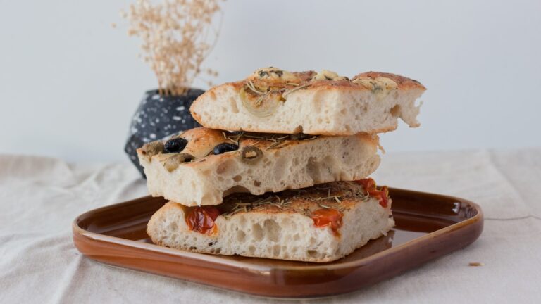 Focaccia: Pâinea italiană cu suflet – Calorii, nutriție și beneficii pentru sănătate