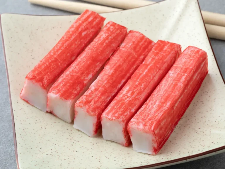 Surimi: Ce este, cum se produce și din ce este făcut?