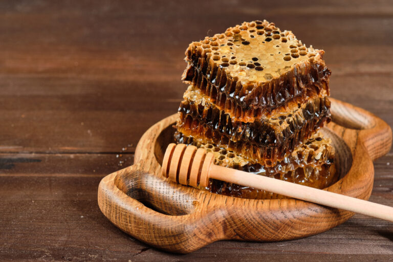 Miere de Mană: Top 10 beneficii pentru sănătate în sezonul rece 🍯❄️