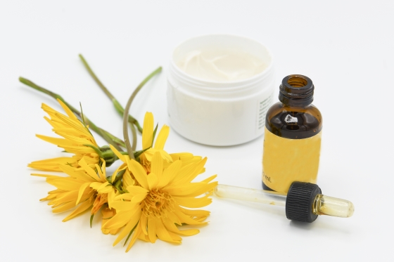 Crema de arnică: Aliatul tău natural împotriva durerilor și vânătăilor